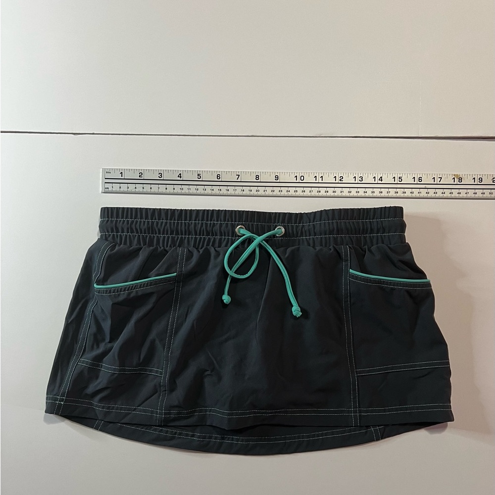 Free Country swim skirt. Good condition. Size M 8/10 charcoal gray and turquoise - Picture 2 of 8